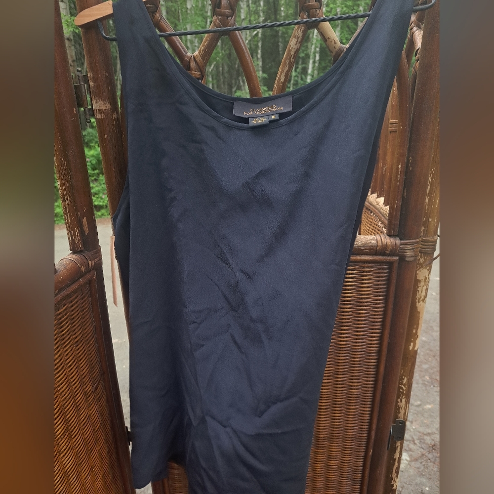 Nordstrom new tank top size 16🖤❤️ 100% silk